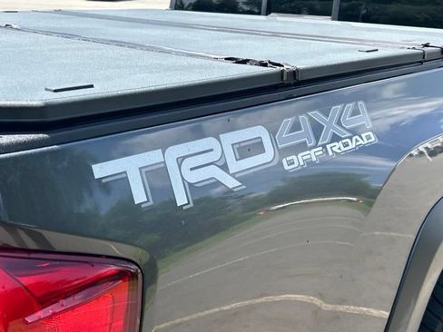 Used 2016 Toyota Tacoma TRD Off-Road w/ Premium & Technology Package AWD/4WD image 15