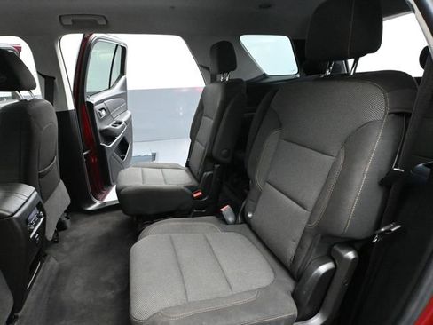 Used 2021 Chevrolet Traverse LT FWD image 34