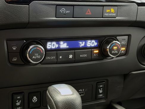 Used 2024 Nissan Frontier SV RWD image 10