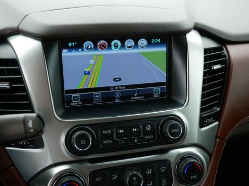 Used 2020 Chevrolet Suburban Premier AWD/4WD image 31