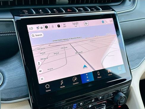 Used 2024 Jeep Grand Cherokee L Limited w/ Luxury Tech Group II image 13