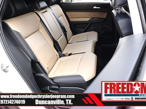 Used 2021 Volkswagen Atlas Cross Sport SE w/ Panoramic Sunroof Package FWD image 16