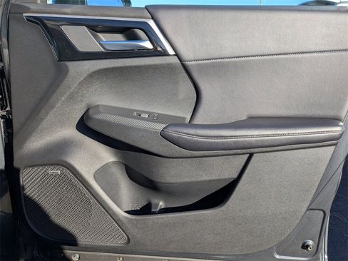 Used 2025 Mitsubishi Outlander SE image 40