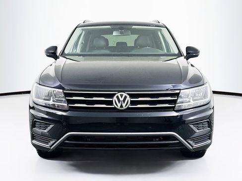 Used 2020 Volkswagen Tiguan SE w/ Panoramic Sunroof Package image 2