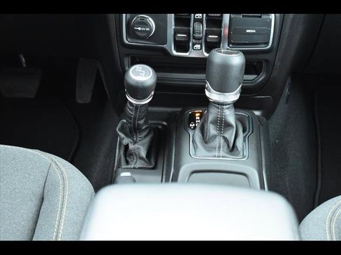 New 2025 Jeep Gladiator Sport image 14