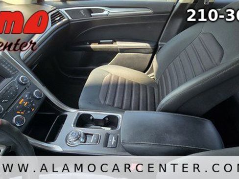 Used 2017 Ford Fusion SE image 40