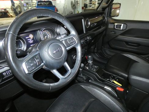 Used 2022 Jeep Wrangler Unlimited Sahara image 8