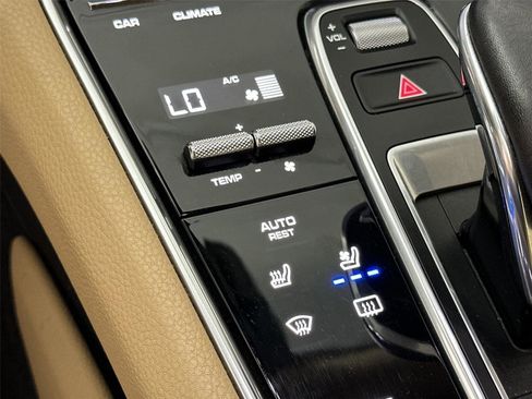 Used 2018 Porsche Panamera 4 AWD/4WD image 19