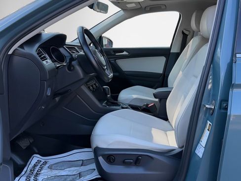 Used 2019 Volkswagen Tiguan SE w/ Panoramic Sunroof Package image 13