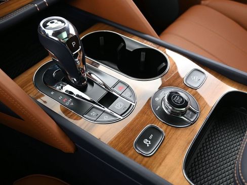 Certified 2024 Bentley Bentayga Azure image 26