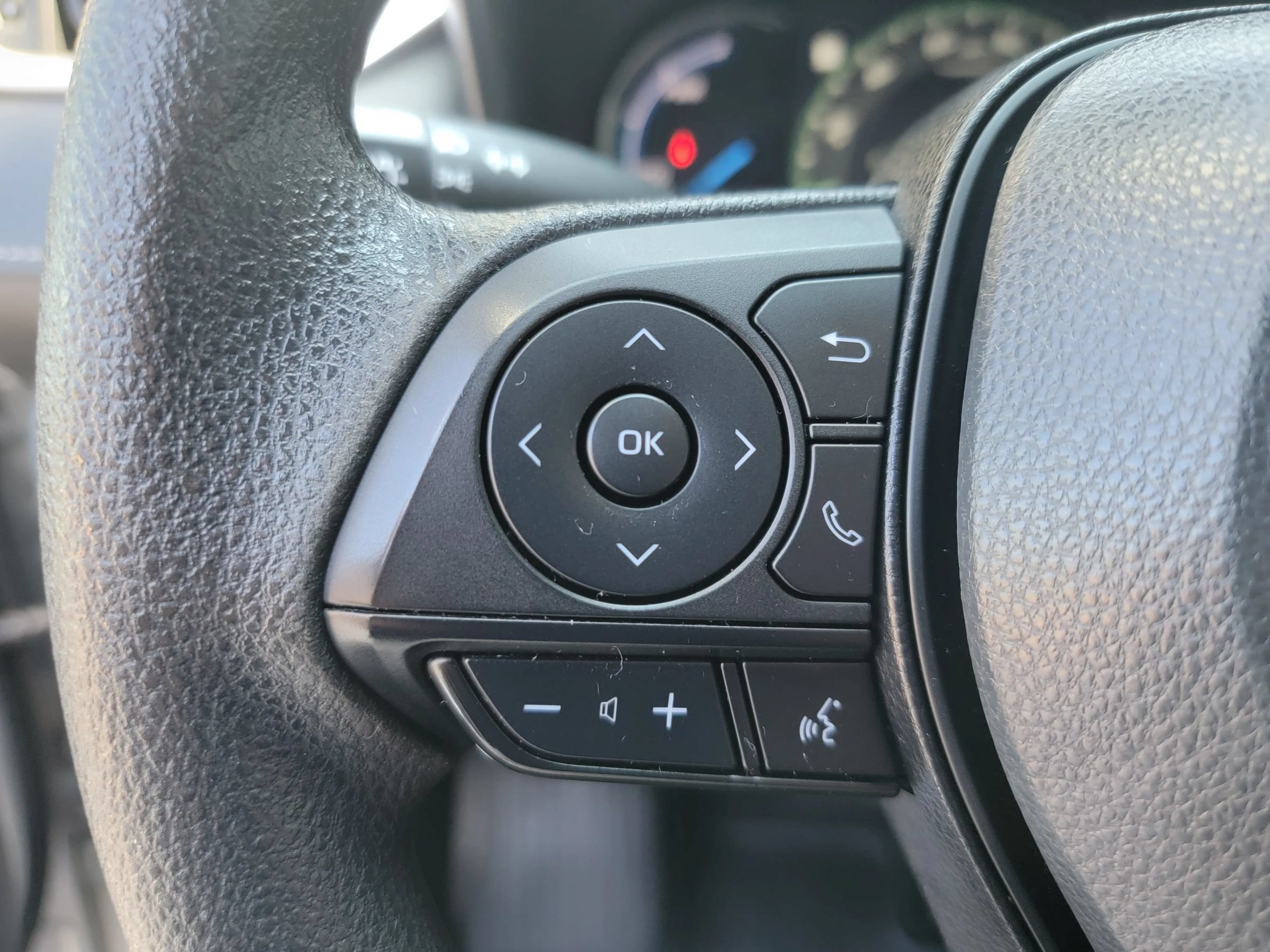 Used 2023 Toyota RAV4 LE AWD/4WD image 25