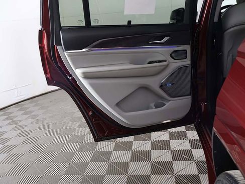 Used 2022 Jeep Grand Cherokee L Overland w/ Advanced Protech Group III image 33