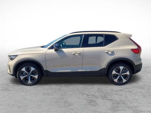 Used 2025 Volvo XC40 B5 Plus w/ Climate Package AWD/4WD image 8