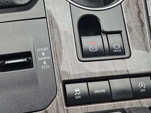 Used 2021 Toyota Highlander Limited image 23