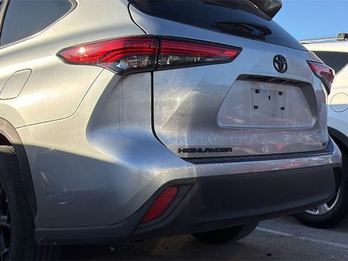 Used 2023 Toyota Highlander LE image 10