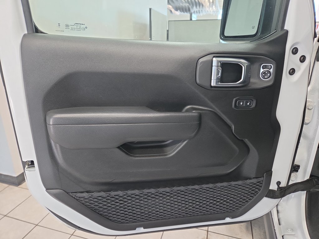 Used 2026 Jeep Wrangler Unlimited Rubicon AWD/4WD image 34