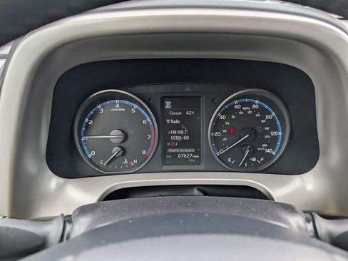 Used 2018 Toyota RAV4 XLE image 18