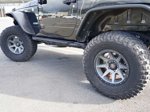 Used 2018 Jeep Wrangler Rubicon AWD/4WD image 6