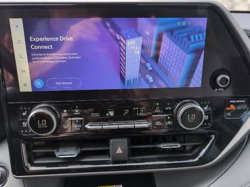 Used 2023 Toyota Highlander Limited image 16