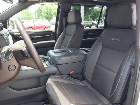 Used 2023 GMC Yukon XL Denali AWD/4WD image 33