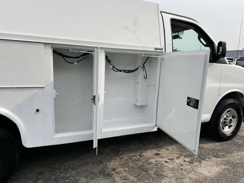 Used 2023 GMC Savana 3500 w/ Power Convenience Package image 11