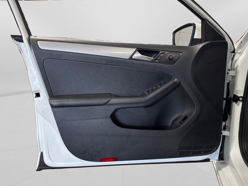 Used 2017 Volkswagen Jetta S image 15