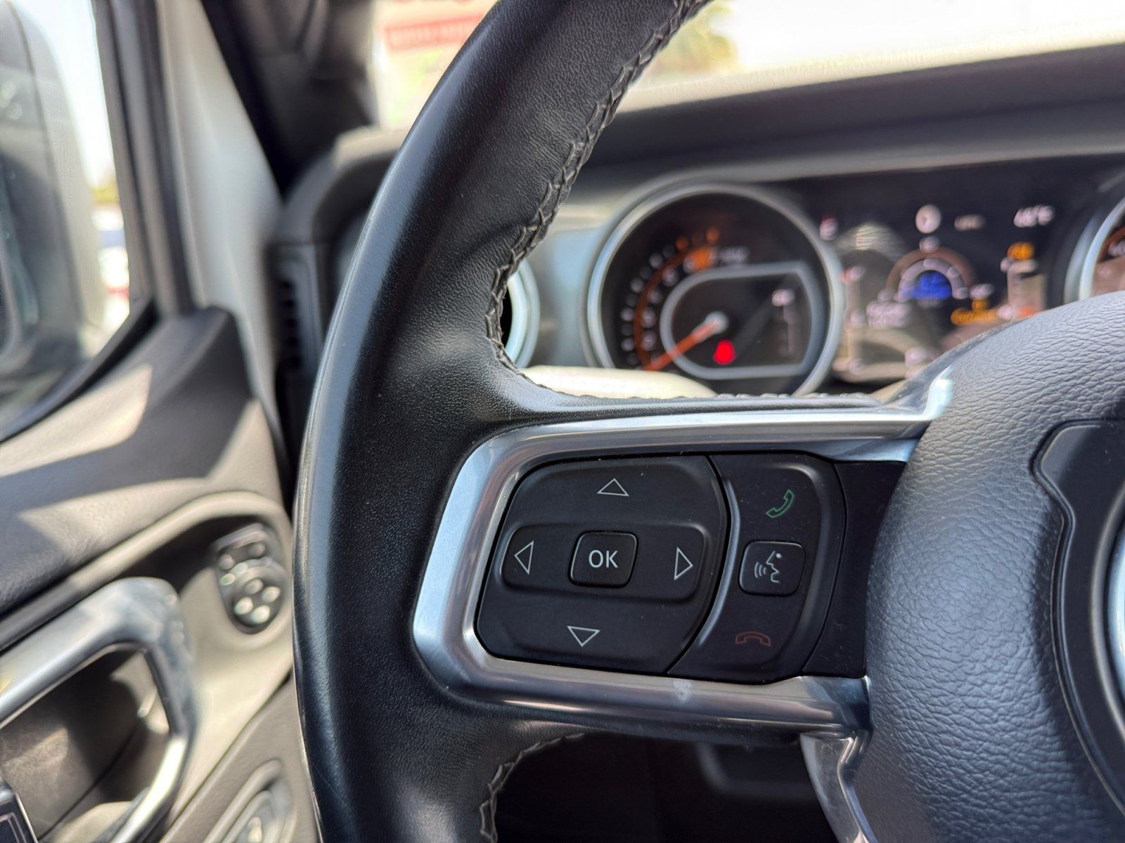 Used 2022 Jeep Wrangler Unlimited Sahara AWD/4WD image 16