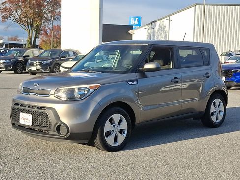 Used 2016 Kia Soul Base image 3