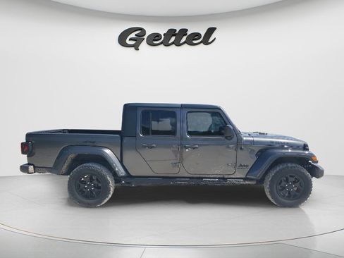 Used 2022 Jeep Gladiator Sport AWD/4WD image 4