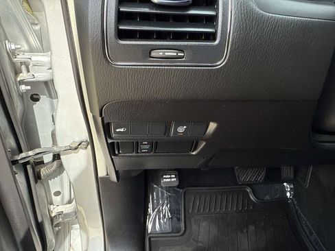 Used 2021 Nissan Armada SL w/ Captain's Chairs Package AWD/4WD image 32