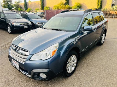 Used 2014 Subaru Outback 2.5i Premium AWD/4WD image 1
