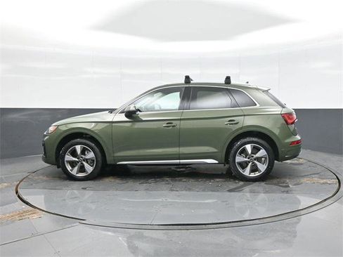 Used 2023 Audi Q5 2.0T Premium w/ Convenience Package image 4