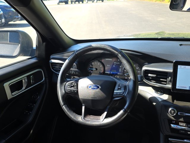 Used 2020 Ford Explorer XLT w/ Equipment Group 202A AWD/4WD image 9