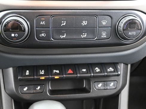 Used 2022 Chevrolet Colorado Z71 w/ Safety Package image 18