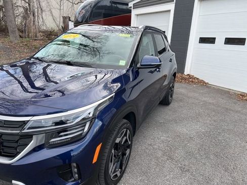 Used 2024 Kia Seltos SX w/ SX Sunroof Package AWD/4WD image 3