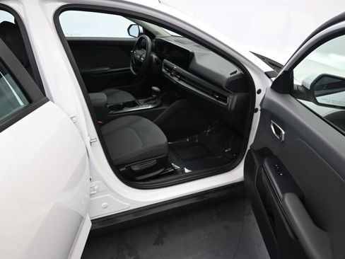 Used 2025 Kia K4 FWD image 11