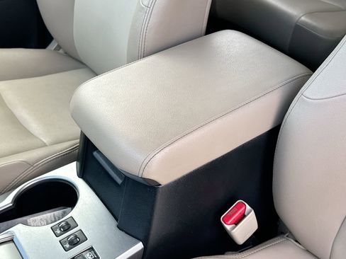 Used 2020 Toyota 4Runner SR5 Premium image 17