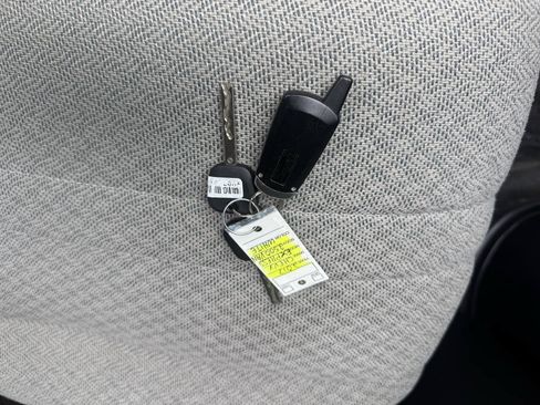 Used 2017 Chevrolet Express 2500 RWD image 17