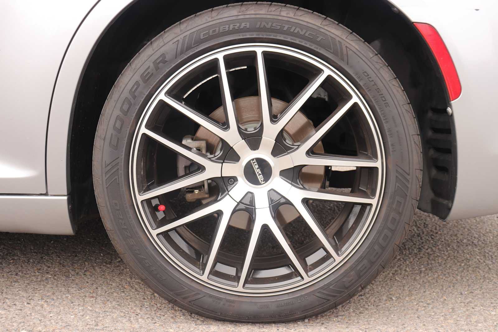 Used 2018 Chrysler 300 S AWD/4WD image 9