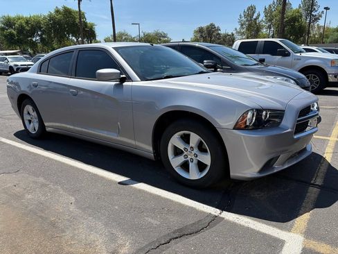 Used 2011 Dodge Charger SE RWD image 6