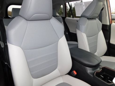 Used 2025 Toyota RAV4 Limited image 21