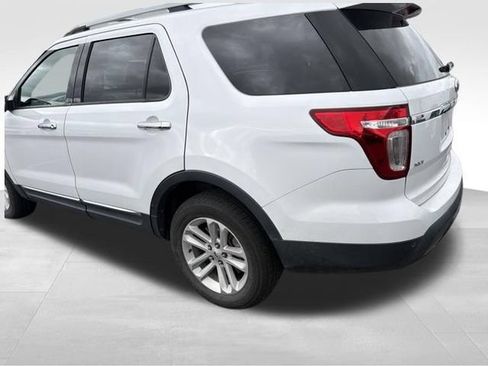 Used 2015 Ford Explorer XLT w/ Equipment Group 202A AWD/4WD image 15