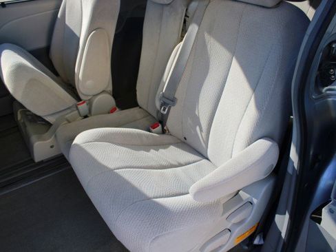 Used 2013 Toyota Sienna LE image 24