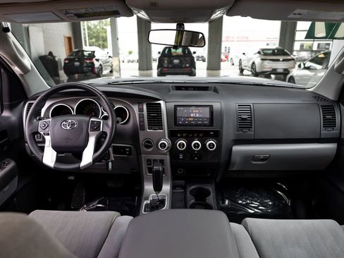 Used 2017 Toyota Sequoia SR5 AWD/4WD image 17