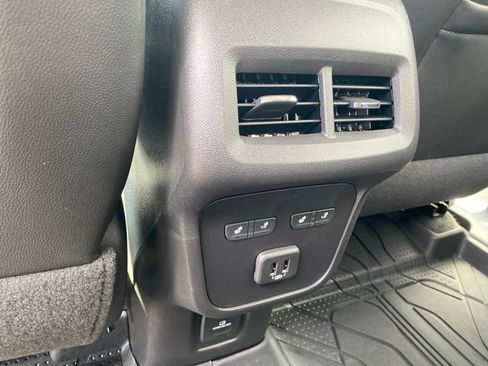 Certified 2024 Chevrolet Equinox Premier FWD image 19