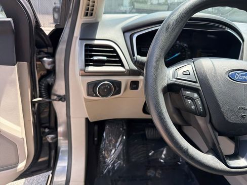 Used 2020 Ford Fusion SE FWD image 15