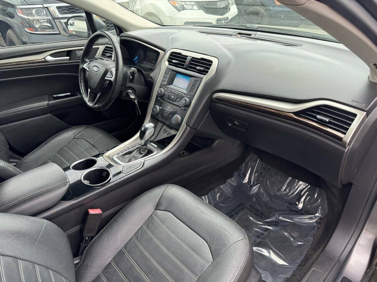 Used 2014 Ford Fusion SE w/ Equipment Group 202A FWD image 14