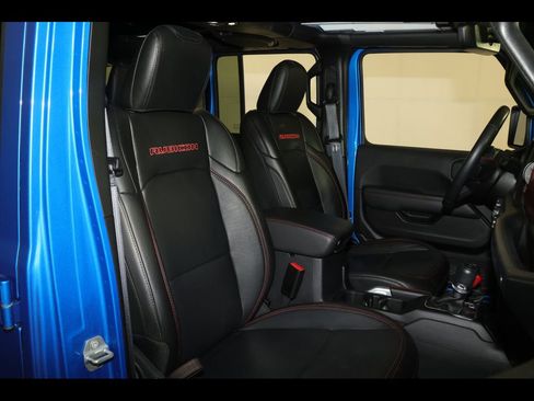 Used 2022 Jeep Wrangler Unlimited Rubicon w/ Cold Weather Group image 30