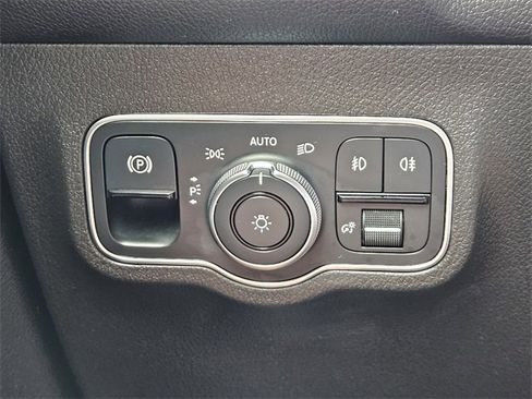 Used 2020 Mercedes-Benz GLB 250 4MATIC image 22