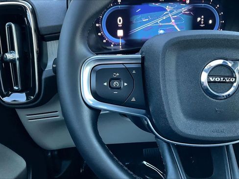 Certified 2023 Volvo XC40 B5 Plus w/ Protection Package Premier image 22